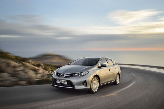 Automóveis no Weekend - Toyota Auris Touring Sports