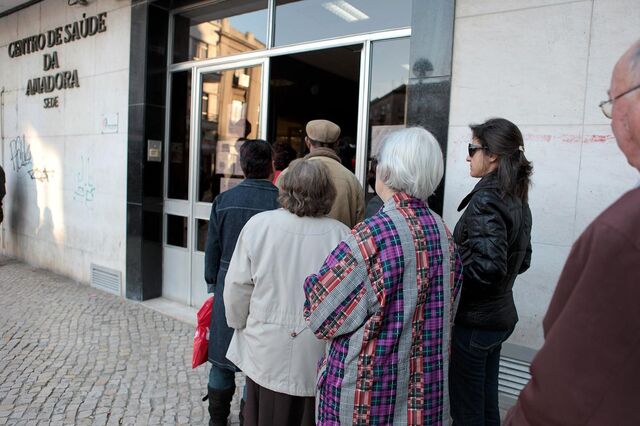 Centros de saúde repõem salários já este mês