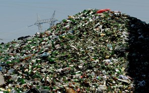 Onde param 100 mil toneladas de resíduos industriais perigosos?
