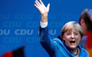 SPD aceita discutir com Merkel com vista a 'grande coligação' para o Governo