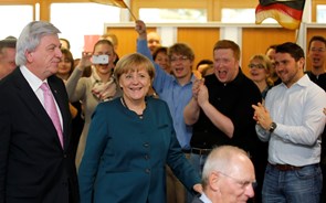 Merkel deixa porta aberta a Verdes para eventual coligação governamental