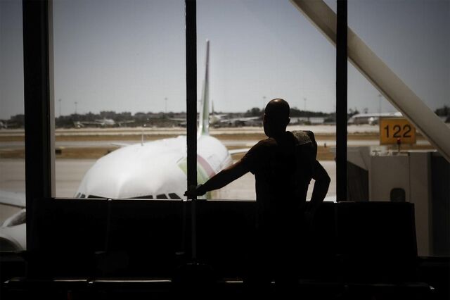Alô? Agência europeia permite utilização de telemóveis nos aviões