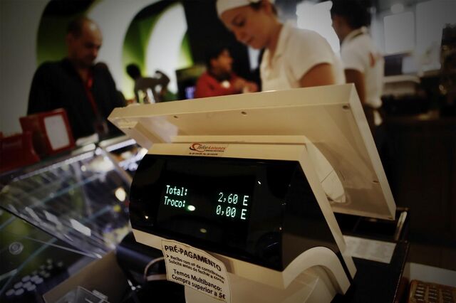IVA desce nos restaurantes, sobe nas salsichas