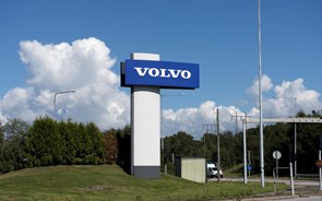 Volvo vai eliminar dois mil postos de trabalho depois de quebra nos lucros