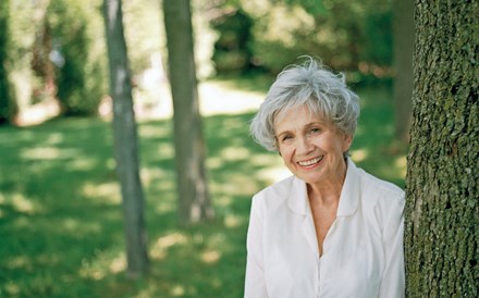 Prémio Nobel da Literatura atribuído à canadiana Alice Munro (act.)