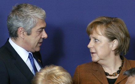 Sócrates considera declaração de Merkel sobre licenciados 'absolutamente surpreendente'