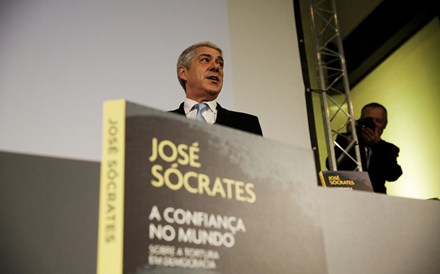 José Sócrates garante ser o verdadeiro autor do livro 'A Confiança no Mundo'