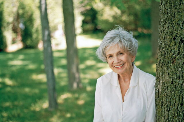 Prémio Nobel da Literatura atribuído à canadiana Alice Munro (act.)