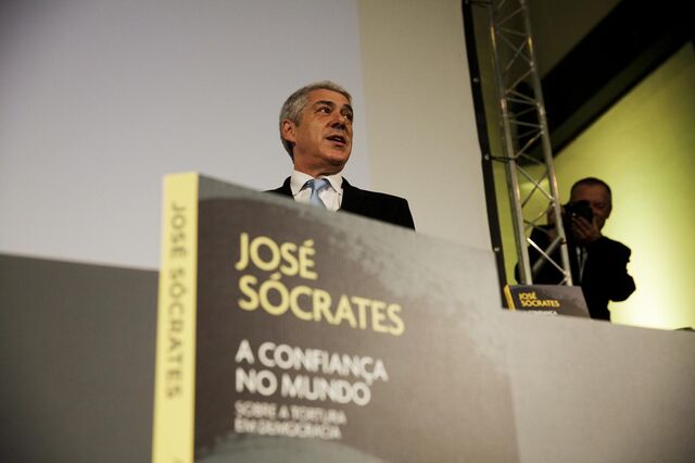 José Sócrates garante ser o verdadeiro autor do livro 'A Confiança no Mundo'