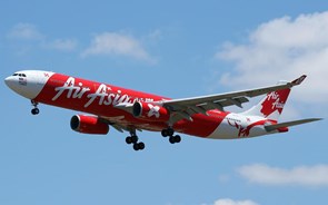 Dono da AirAsia diz que desaparecimento de avião é o seu 'pior pesadelo'