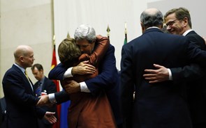 Comunidade internacional saúda acordo sobre programa nuclear do Irão. Israel considera-o 'erro histórico'