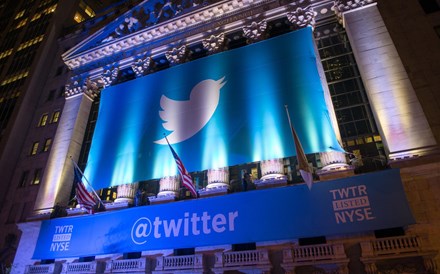 Twitter dispara mais de 73% ao estrear-se na bolsa de Nova Iorque