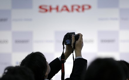 Foxconn compra japonesa Sharp por 5,66 mil milhões