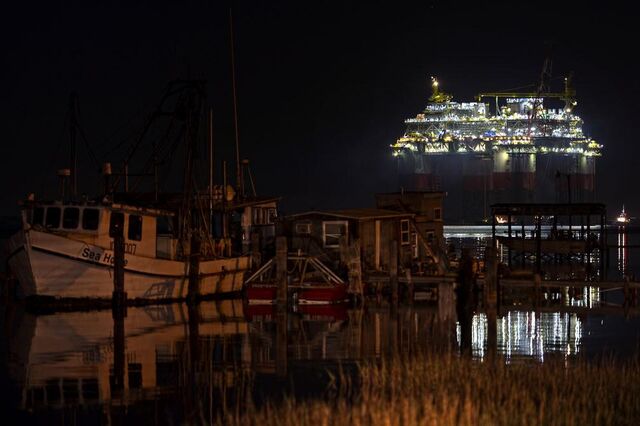 Plataforma petrolífera de 7,5 mil milhões de dólares a caminho do Golfo do México
