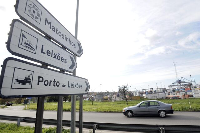 Estão a chegar centenas de carros da Autoeuropa a Leixões 