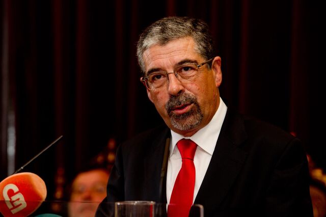 Autarcas querem emendar erros nas transferências de competências 