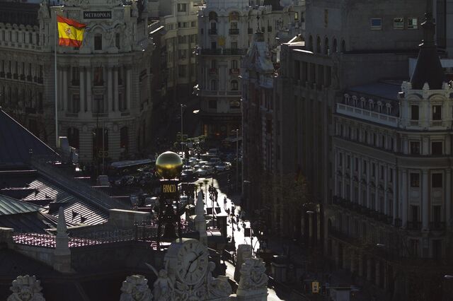 Meio milhão de estrangeiros saíram de Espanha em 2013