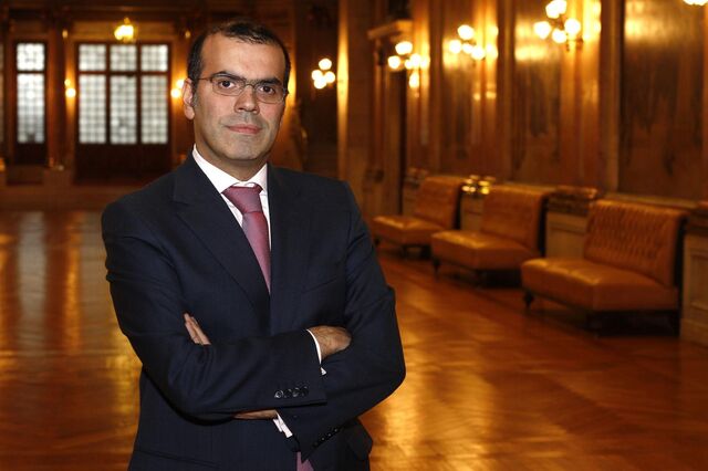 CDS reage com incómodo e prudência à biografia de Passos Coelho