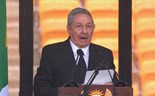 Raul Castro adia saída da presidência de Cuba