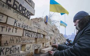 Russos já chegaram a Kiev e controlam aeroporto