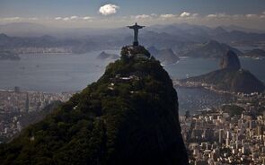 Como as tarifas ao Brasil estão a reforçar o papel da China nas terras raras
