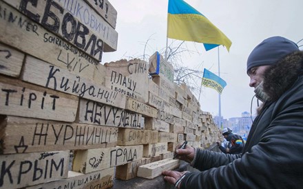 Kiev e separatistas acordam cessar-fogo durante negociações de paz