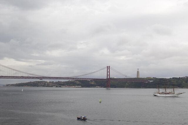 Colisão entre 'ferry' e barco de pescadores no Tejo deixa dois desaparecidos e dois feridos