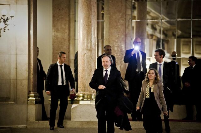 1. A troika vai sair de Portugal? 