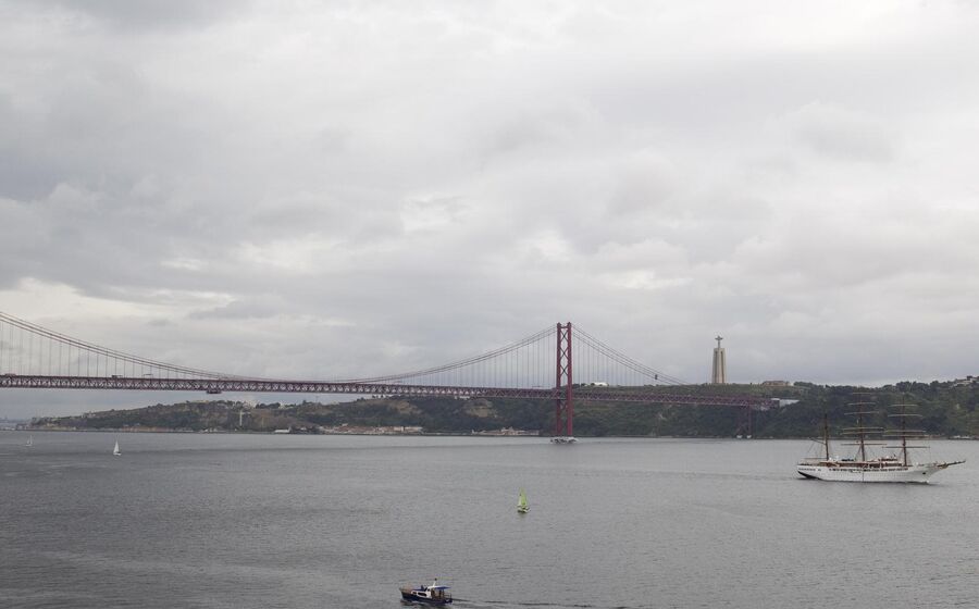 Lisboa Rio Tejo Ponte 25 de Abril Cristo Rei