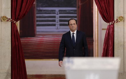 Hollande quer reduzir Estado para baixar impostos às empresas 