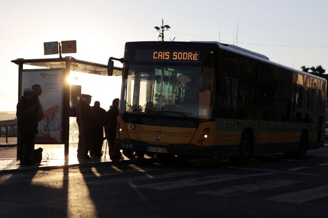 Carris dispara alarme para quem não passa bilhete
