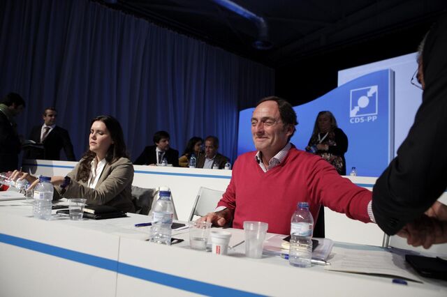 Paulo Portas reeleito presidente do CDS com 85,93% dos votos
