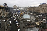 A Praça da Independência, onde decorreram os confrontos mais violentos em Kiev continua inundada de pessoas