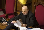 Olexandre Turchinov, líder do Parlamento, foi designado Presidente interino. Tem a missão de ajudar a formar Governo até terça-feira. Ucrânia vai a votos a 25 de Maio