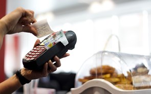 Portugueses “rebentam” cartão de crédito para garantir liquidez
