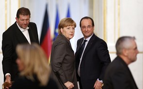 Hollande e Merkel em Minsk para 'tentar tudo' para solucionar conflito na Ucrânia