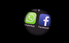 WhatsApp Facebook