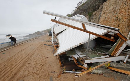 Mau tempo: Não haverá 'pagamentos rápidos' por danos no Algarve, diz Governo