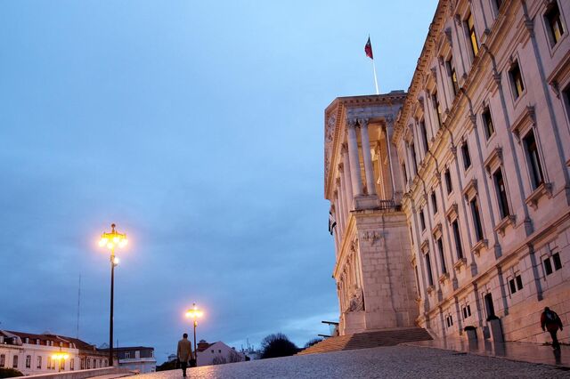 Parlamento aprova nova taxa sobre empresas com mais contratos a prazo
