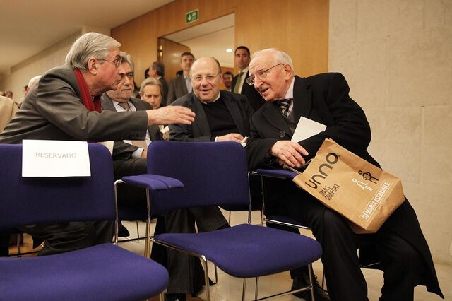 Meio Governo foi cumprimentar Vítor Gaspar ao CCB