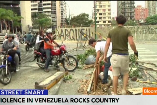 Manifestantes saem à rua em Caracas