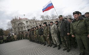 Forças russas invadiram base militar na Crimeia