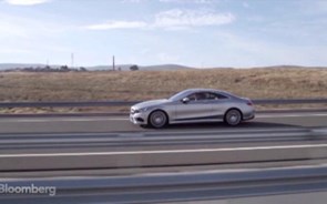 Conheça o S-Class, o automóvel da Mercedes que torna o condutor quase obsoleto