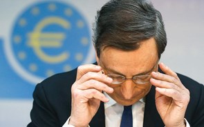 Euro desliza com palavras de Draghi, mas sem acções a queda não deverá ser mais intensa