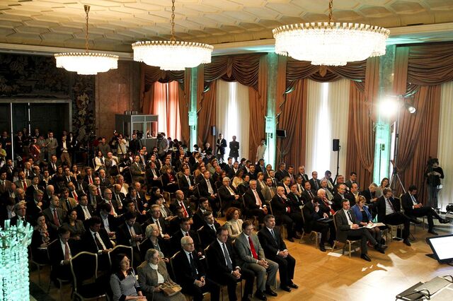 Por que é que se pode reestruturar a dívida das empresas mas não a dívida pública?