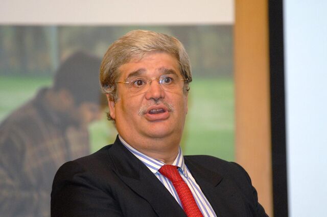 Guerra de bancos privados põe 140 milhões fora da Caixa  