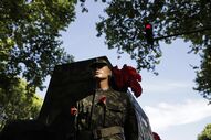 Desfile do 25 de Abril que assinala os 40 anos da revolução dos cravos