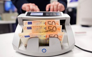 Contas com mais de 100 mil euros aumentam mesmo podendo ter de resgatar bancos