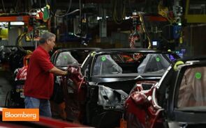 BLOOMBERG TV - Morning Movers: General Motors Tops Profit Estimate