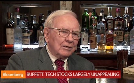 Warren Buffett diz não estar tentado a comprar acções das tecnológicas